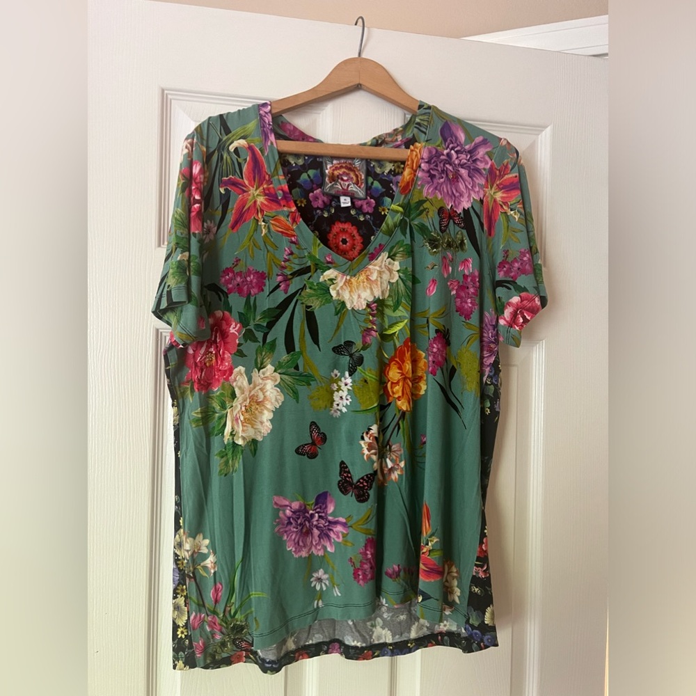 Like new. Johnny Was Top